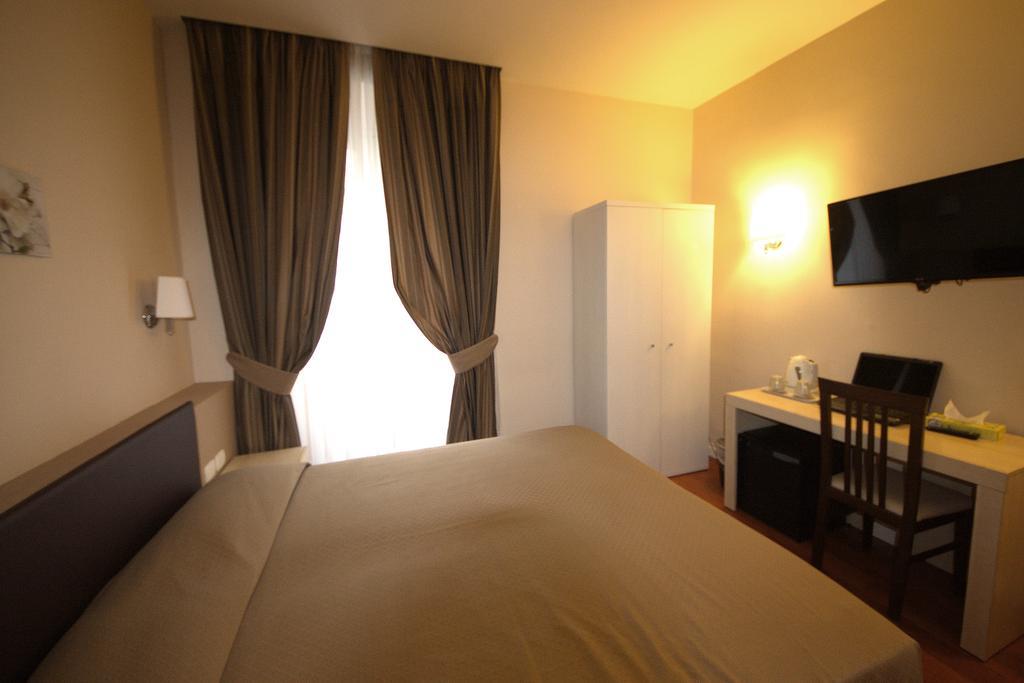Roma Rooms Colosseum Εξωτερικό φωτογραφία