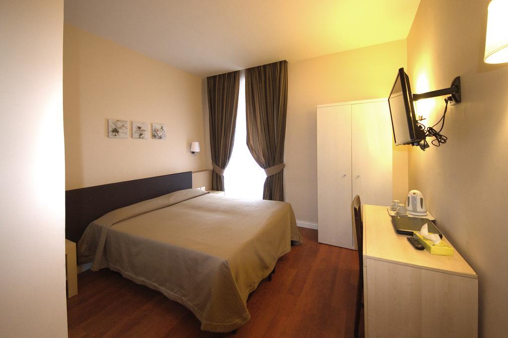 Roma Rooms Colosseum Δωμάτιο φωτογραφία