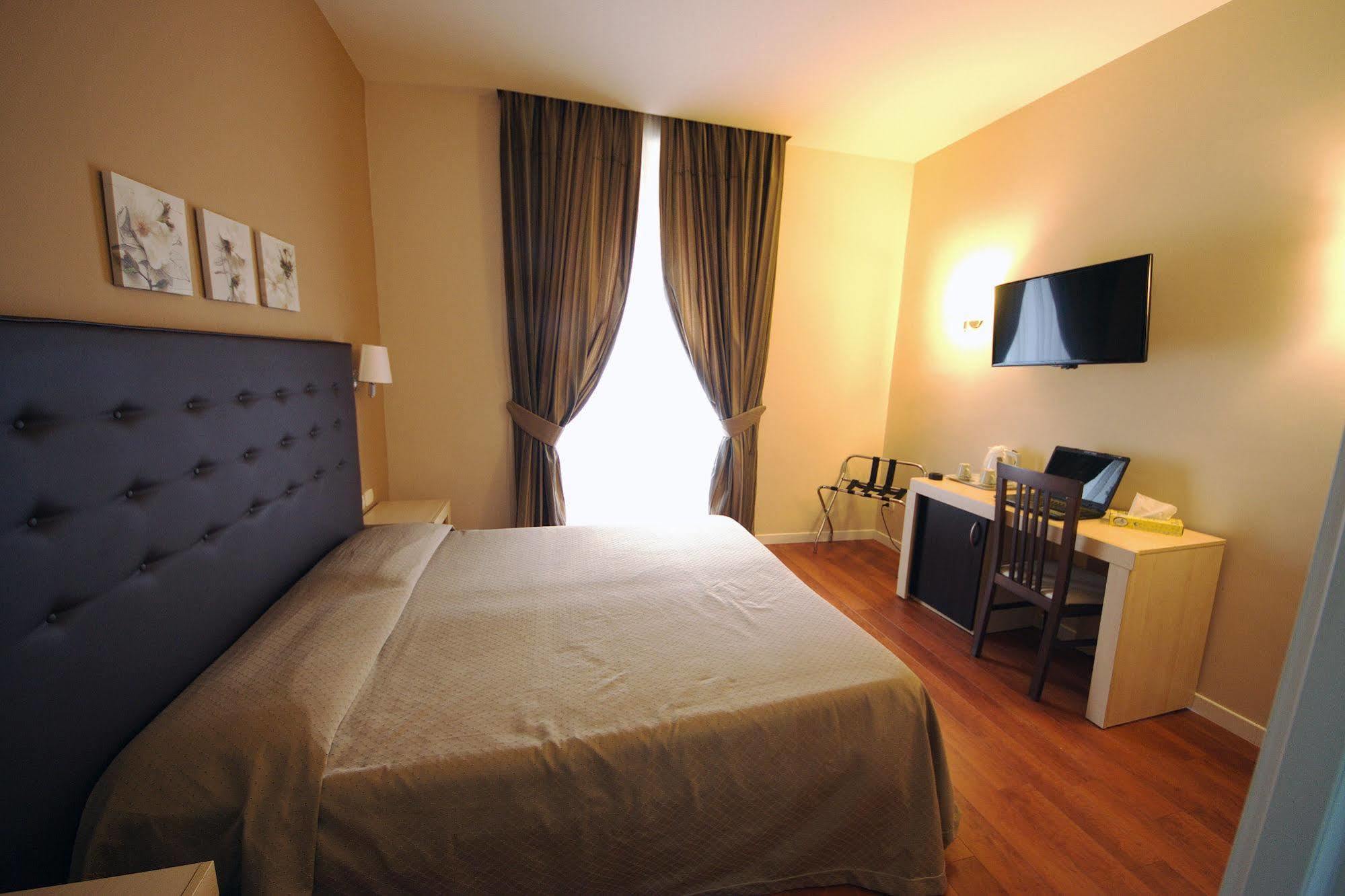 Roma Rooms Colosseum Εξωτερικό φωτογραφία