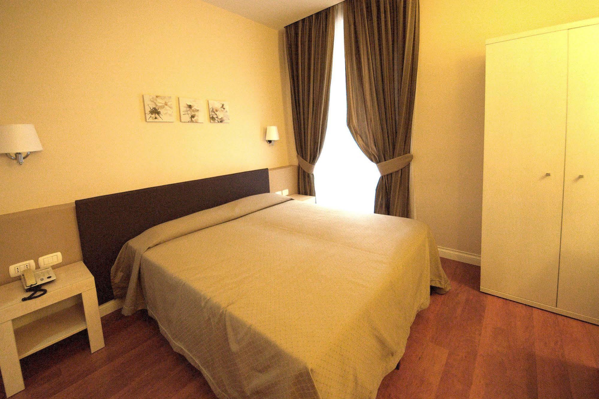 Roma Rooms Colosseum Εξωτερικό φωτογραφία