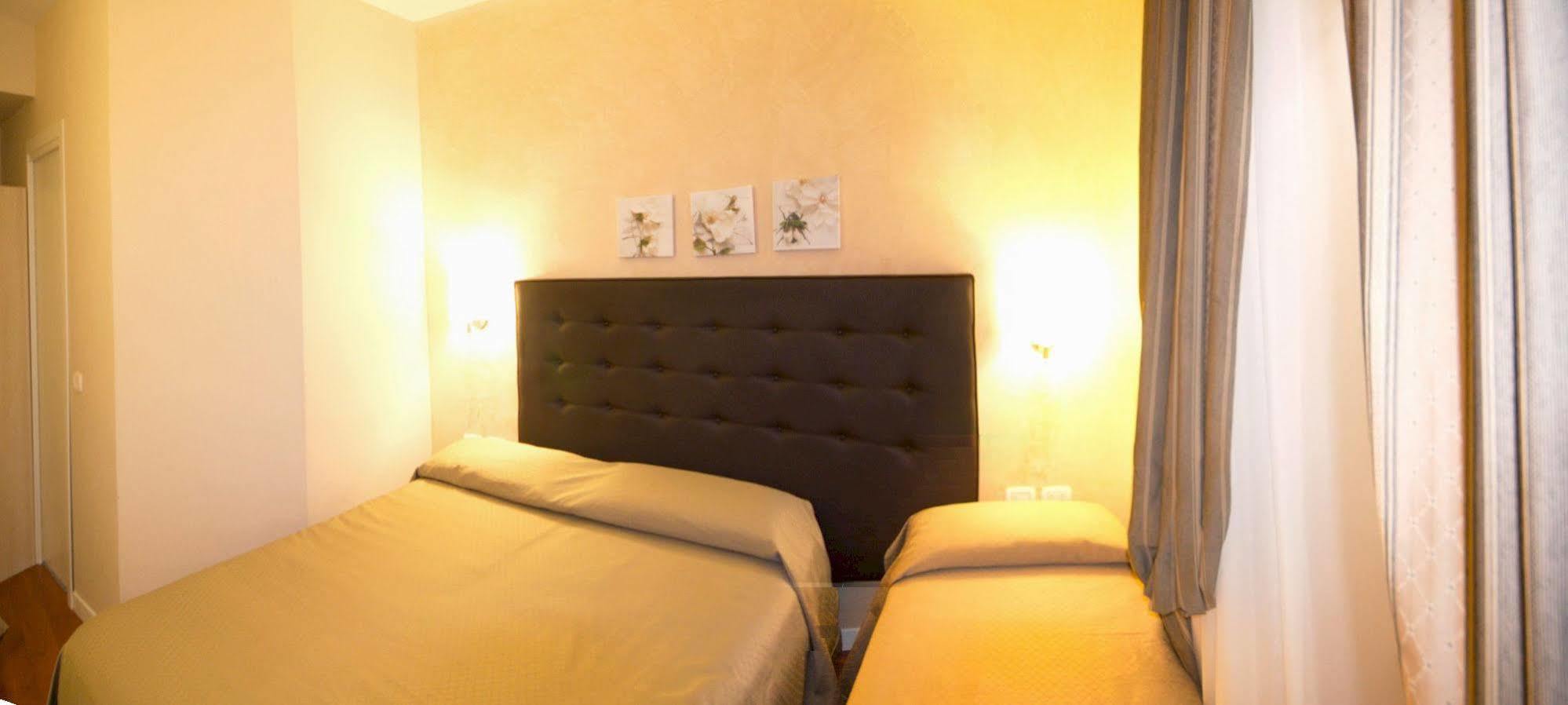 Roma Rooms Colosseum Εξωτερικό φωτογραφία